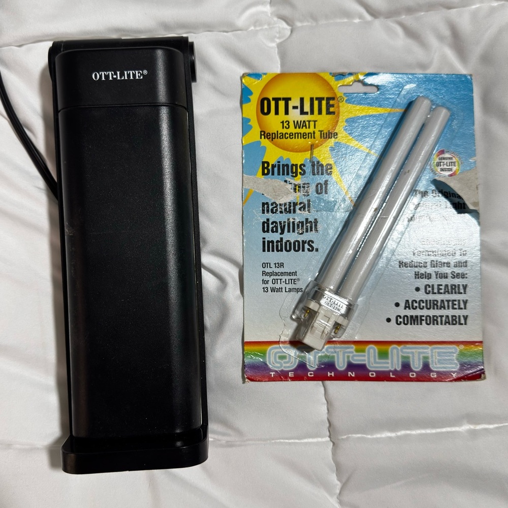 Ott-Lite w/replacement bulbs